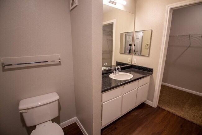 Photo - 2320 Gracy Farms Ln Unidad 433