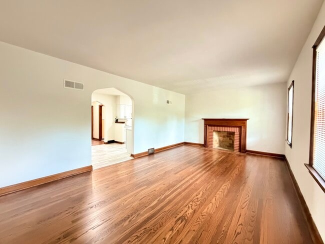 4734 Locke Ave Unit 2nd fl