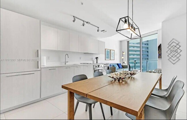 Photo - 501 NE 31st St Unidad 1607