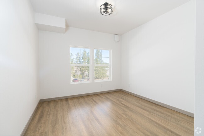 1BR, 1BA - 886SF