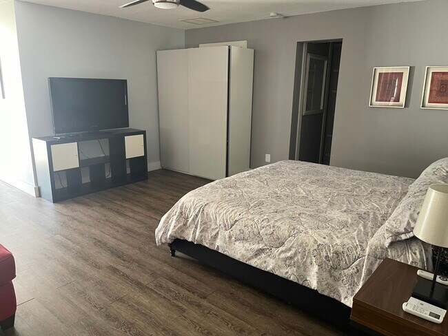 Televisor inteligente de 50 pulgadas - 433 Homer Ave Unidad 433 Studio