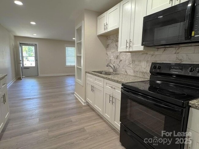 Photo - 19612 Oak St Unidad 7