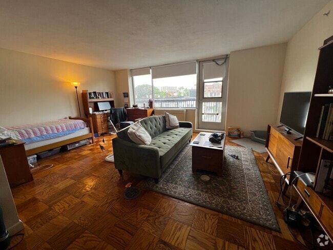 Building Photo - 80 Monmouth St Rental