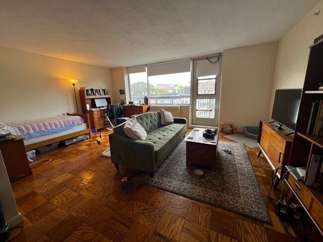 Building Photo - 80 Monmouth St Rental