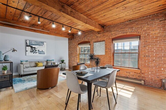 Photo - 555 S Water St Unidad 329