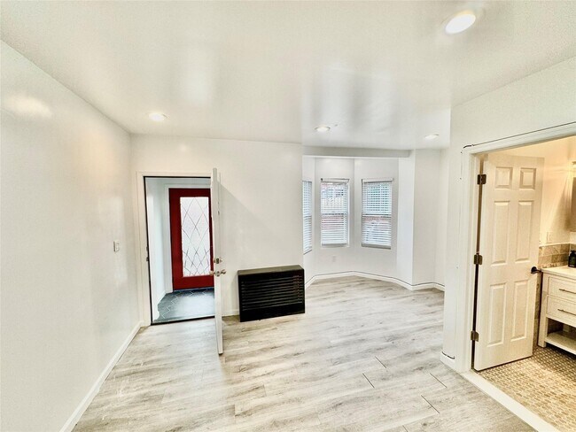 Photo - 103 Waverly St Apartment