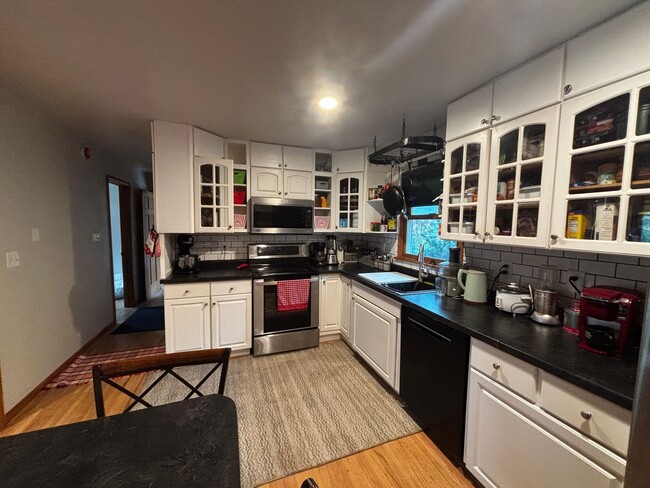 3716 Knoll Ridge Dr