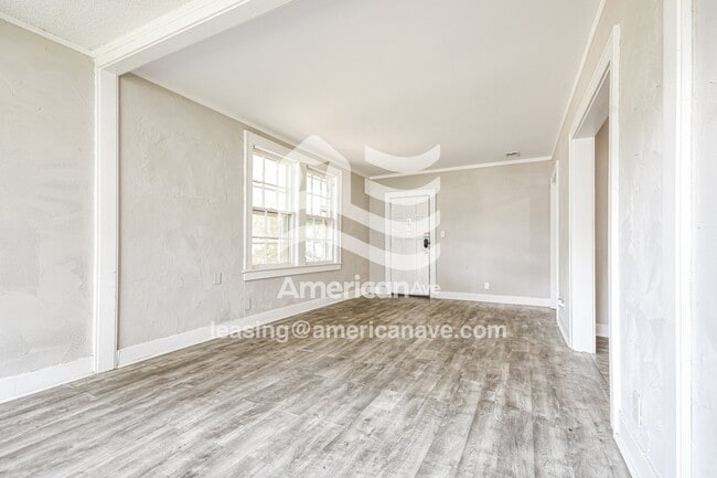 Photo - 2661 Harvey Ave