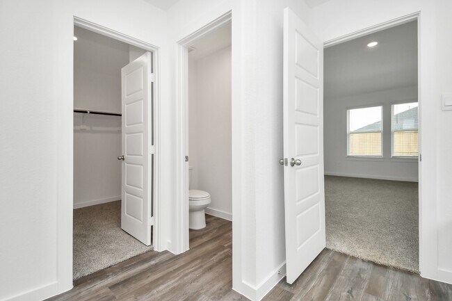 Photo - 1123 Briscoe Ct