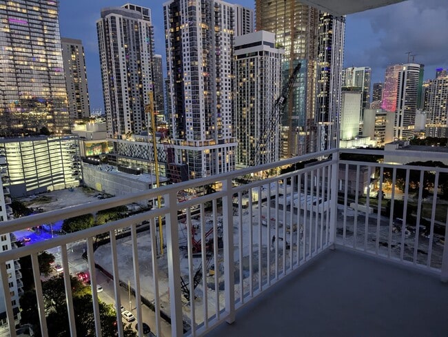Building Photo - 850 N Miami Ave Unit Penthouse Downtown Miami