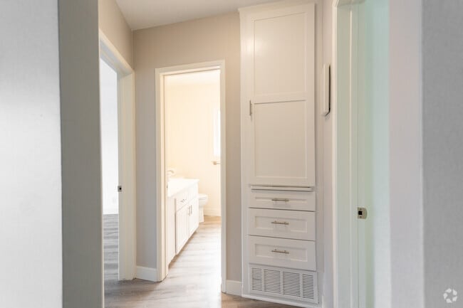 2BR, 1BA - 986 SQ.FT.