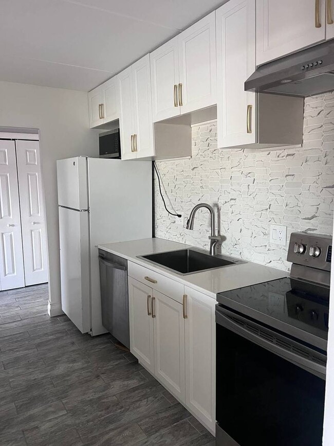 Building Photo - 1019 N Boxwood Dr