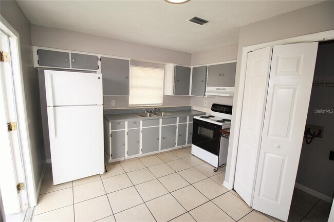 9418 N 50th St Unidad B