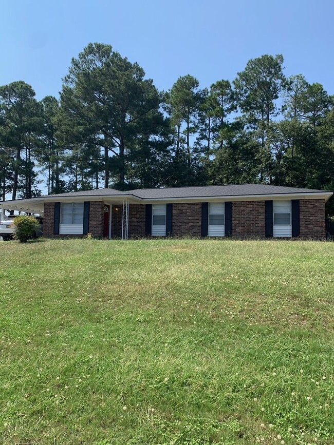 Located in McDuffie Woods Subdivision Avai... - Located in McDuffie Woods Subdivision Avai... House