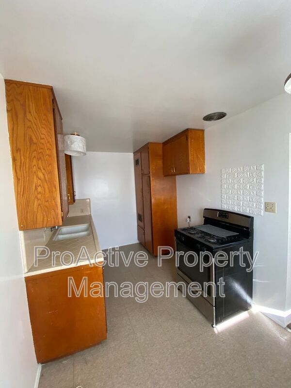 Photo - 1221 W Shorb St