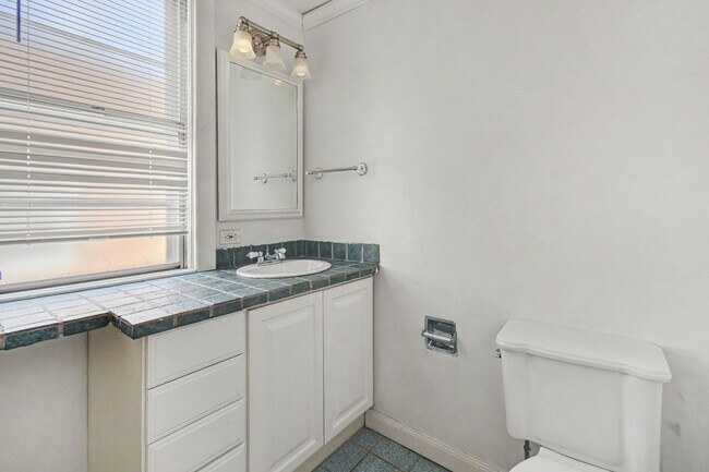 Photo - 2038 McLaran Ave