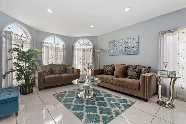 Photo - 520 Veterans Pkwy