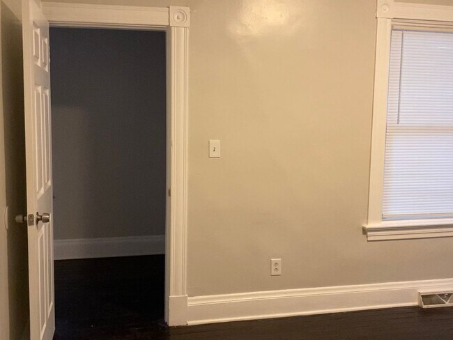 Photo - Beautifully updated and Spacious! 2 Bed House in Madisonville with walk through!!