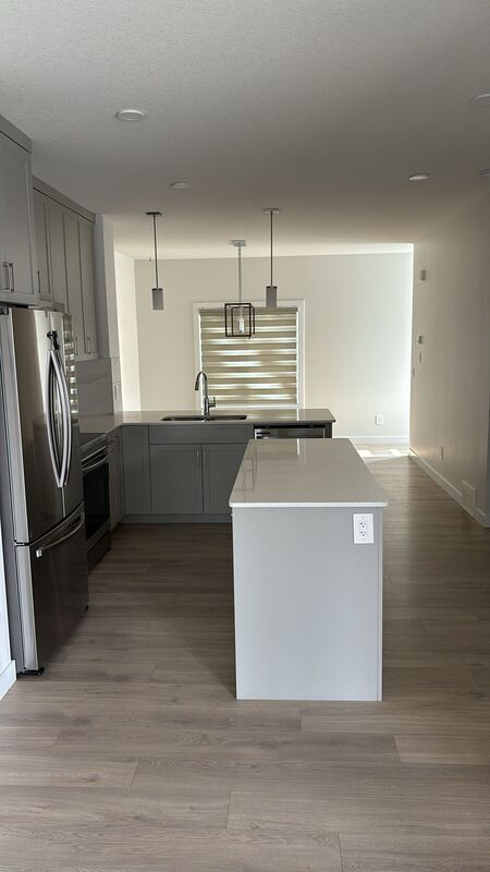 Photo - 16835-16830 30 Ave SW