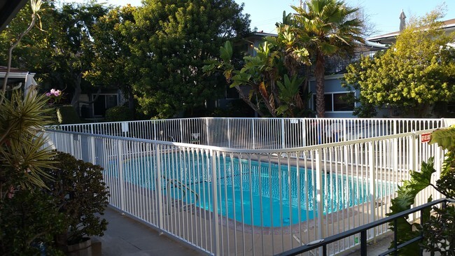 Building Photo - 2545 Beverley Ave Unit SANTA MONICA Rental