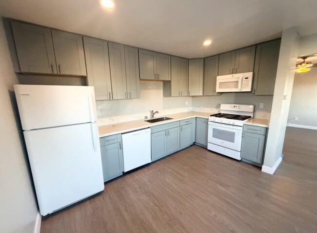 Building Photo - Stylish 2-Bedroom Upstairs Retreat in the Heart