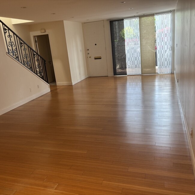 Living Room - 5215 Sepulveda Blvd