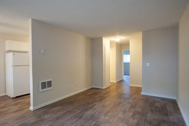 Building Photo - Spacious Ground-Floor One-Bedroom in Desir... Unit 1523 Rental