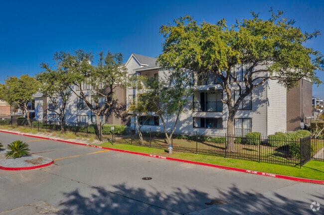 Building Photo - The Elise Apartments