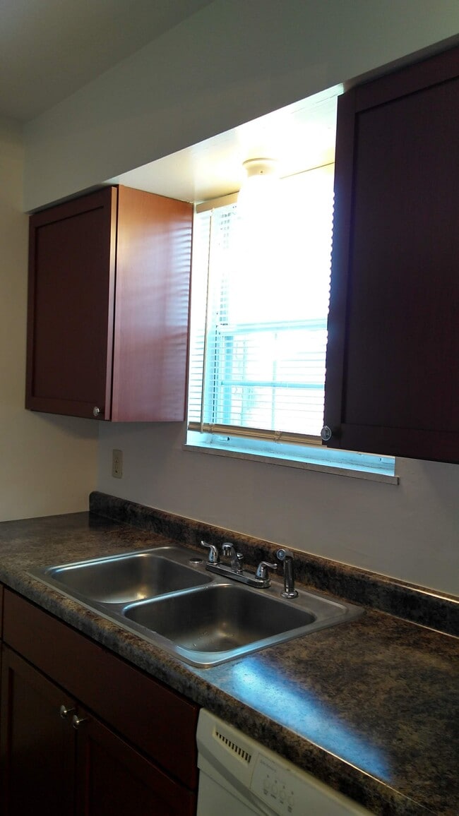 Kitchen - 8045 Pippin Rd Unit C3