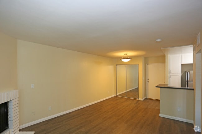 Chateau Woodley Hart Apartments