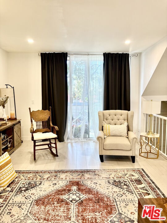 Photo - 9901 Independence Ave