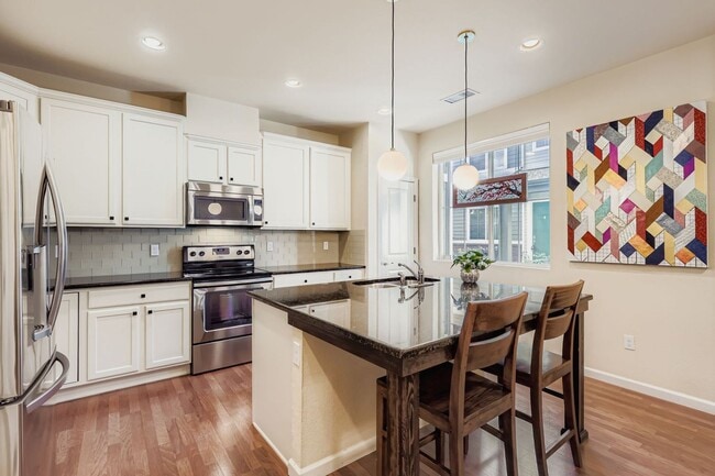 Photo - 2169 Ulster St