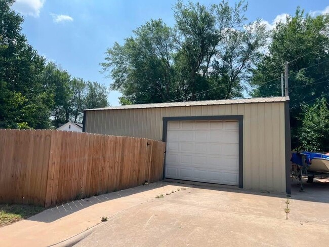 Photo - 1603 Hillcrest Dr