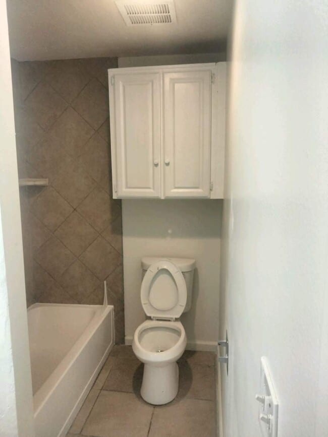 Baño - 279 Moss St Unidad 11 Campestre