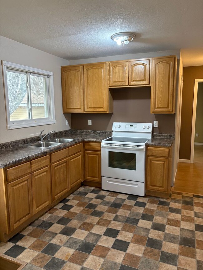 Photo - 812-812 5th Ave NW Unit 812