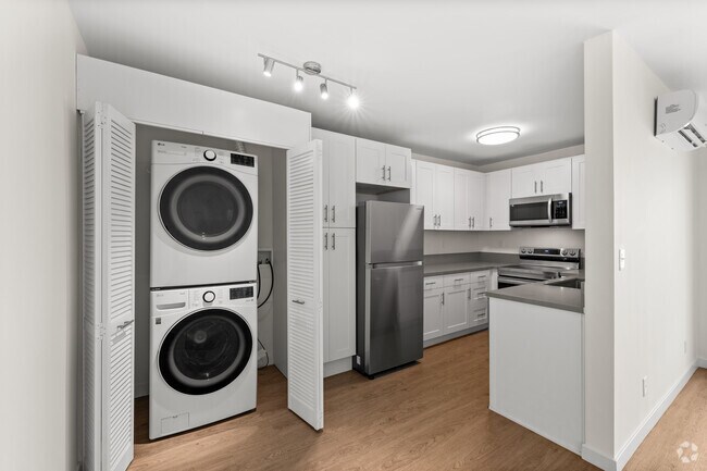 1BR, 1BA - 782SF - Dining Room
