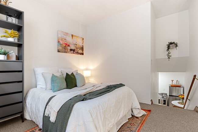 Building Photo - 46 Lewis St Unit A