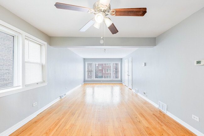 Photo - 7637 S Essex Ave Unidad 2