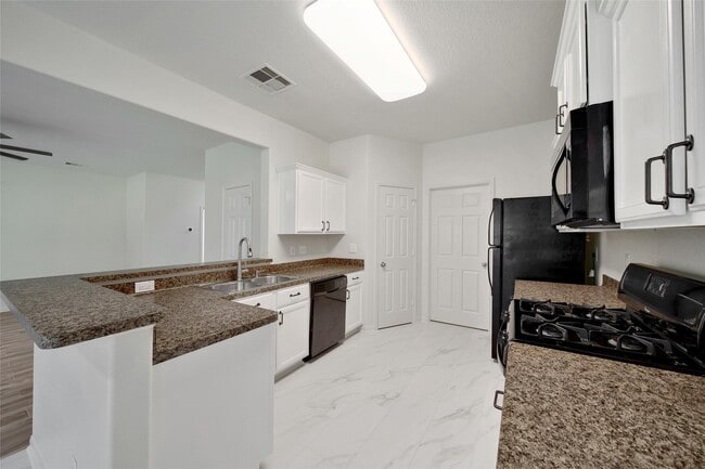 Photo - 305 Crooked Pine Court