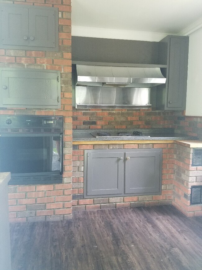 Photo - 115 Llenroc Ct