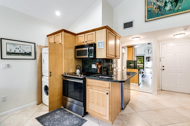 Photo - 11863 Wimbledon Cir Unidad 527