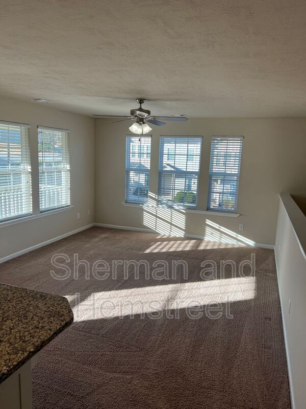 Photo - 608 Joiner Cir