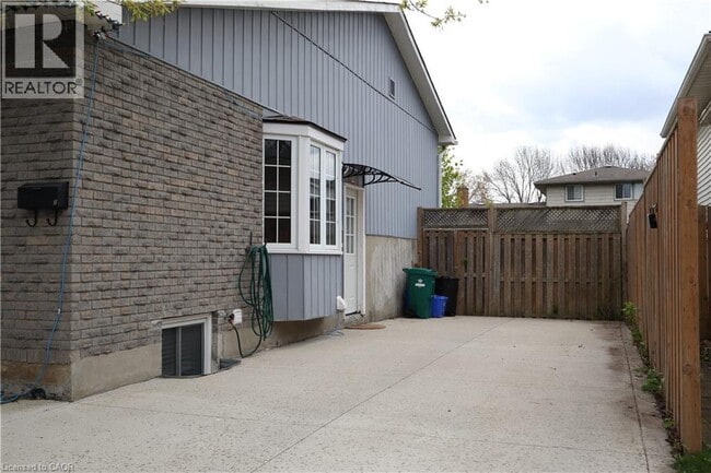 Photo - 31 Keewatin Ave