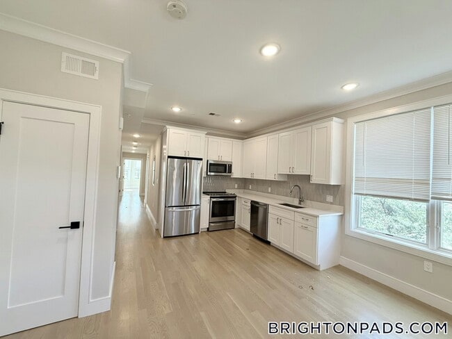 104-106-106 Warren St Unit 5