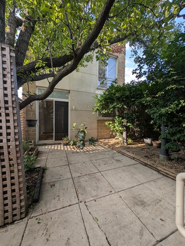 Photo - 2212 W Augusta Blvd