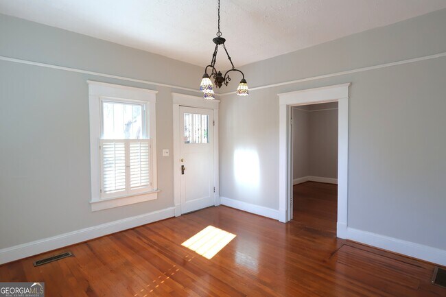 Photo - 217 Mountain View St