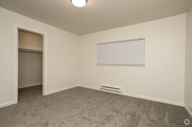 1BR, 1BA - 710 SF