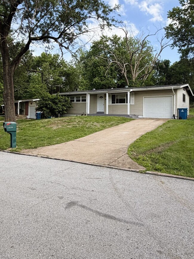 Photo - Spacious 3 Bedroom Rental - Ready for Immediate Move-in!