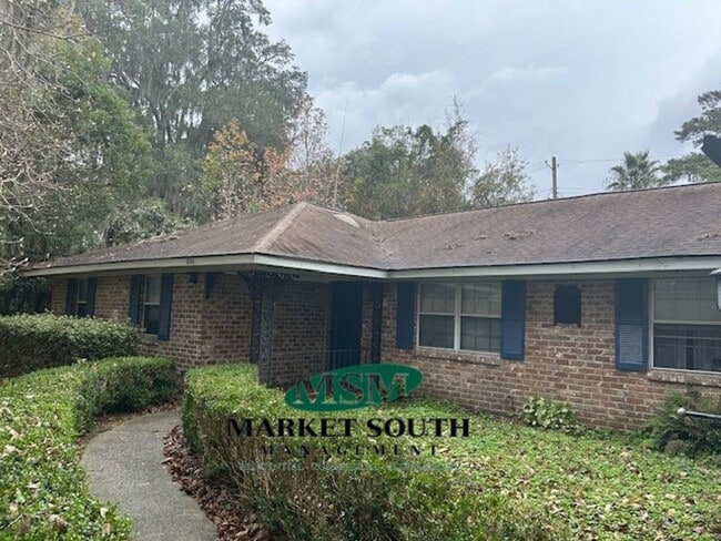 Photo - UPDATED MIDTOWN BEAUTY!!