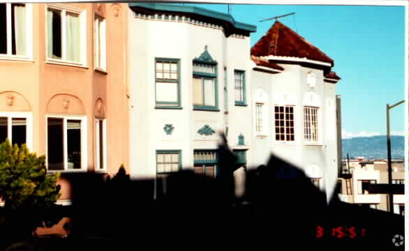 Photo - 666-668 Bay St